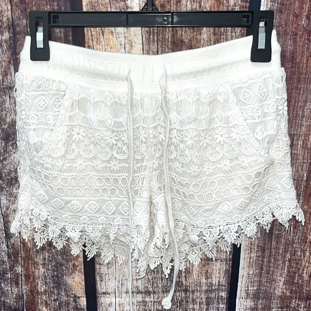 Jolt Cream Floral Lace Shorts - Picture 1 of 4
